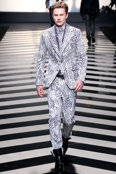 Look 46